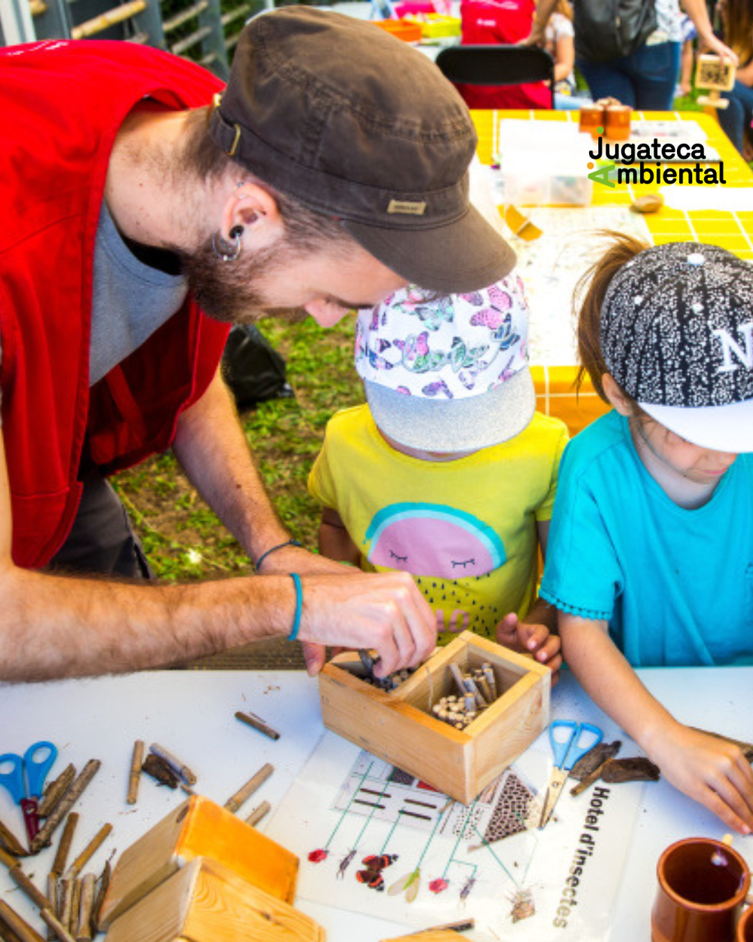 La Jugatecambiental ens convida a construir refugis i menjadores per als ocells